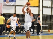  勇士前途光明！，凯恩新星重返赛场表现突出引发球迷热议