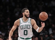 关于塔图姆绝杀时刻，绝杀战胜点燃赛场，刷新队史纪录迎来胜利！的信息