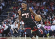 威金斯三巨头联手，唐斯得分突破，黄蜂冲击季后赛！的简单介绍